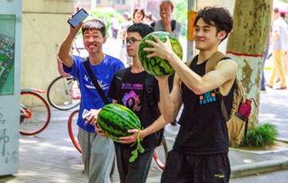 大一学生网课吃瓜